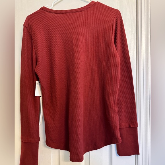 Caslon Maroon V-Neck Long Sleeve Top - Picture 4 of 4